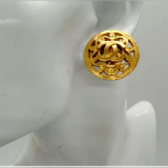 ❌️SOLD❌️🔥24K Chanel Flower Interlocking Coco Gold Plated Vintage 1995 Openwork - Picture 5 of 12